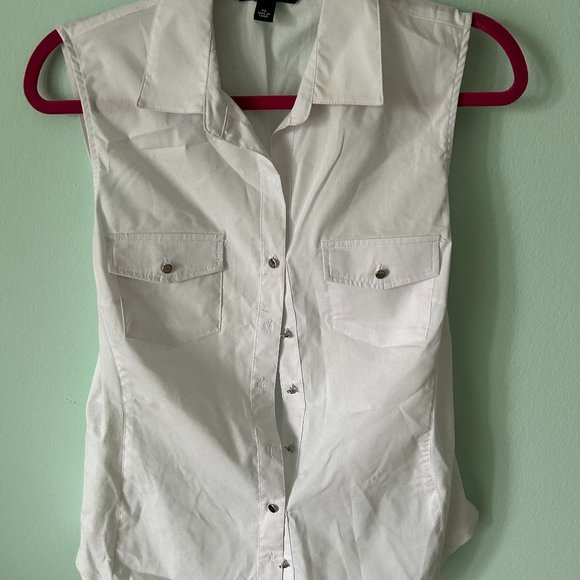 White blouse - Picture 1 of 2